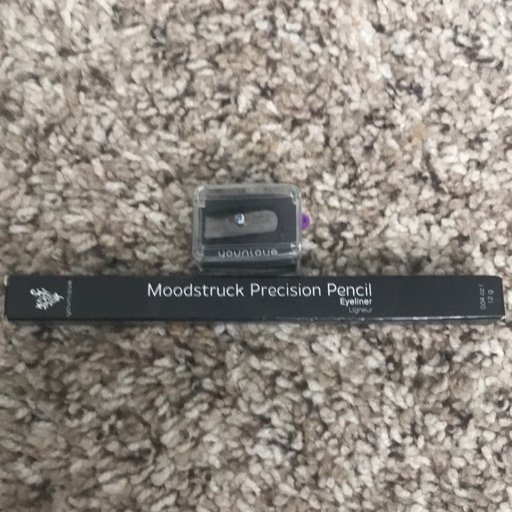 Moodstruck eyeliner pencil in black